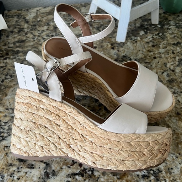 NWT Universal Thread white Alisha platform heels size 7 - Picture 1 of 6
